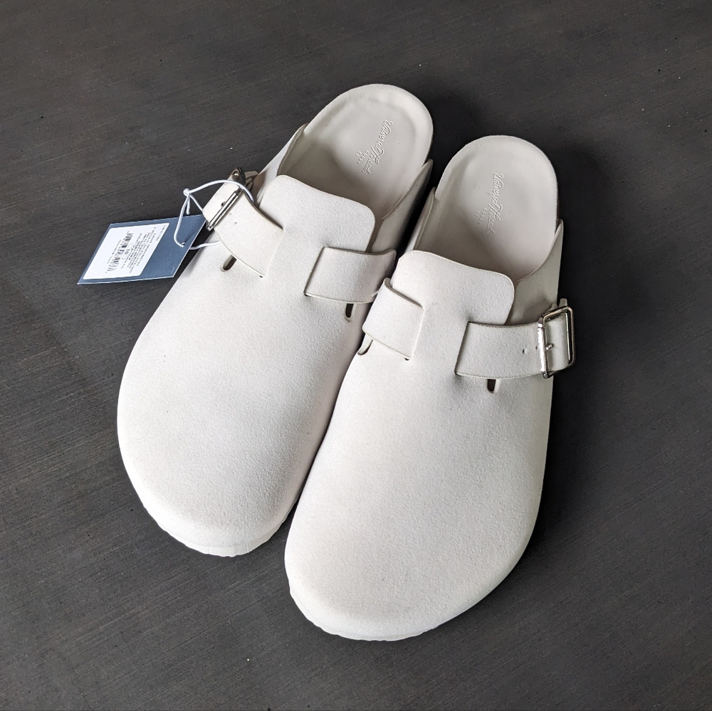 NWT Universal Thread cream Boston clogs dupe